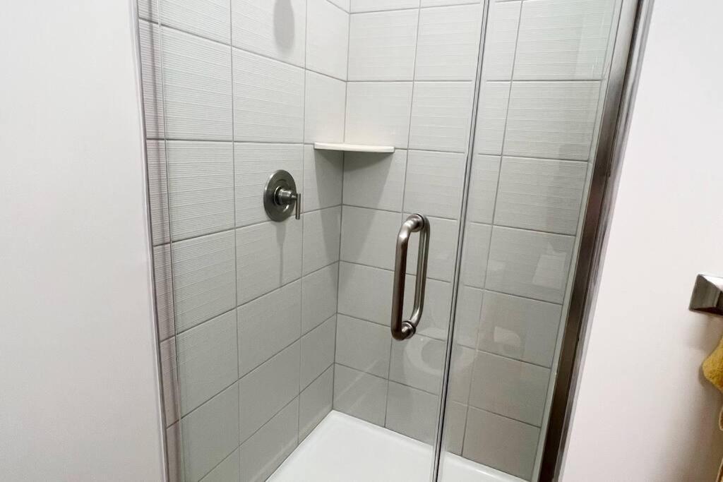 Studio Apartment, Queen Bed, Wifi, Kitchen, Washer & Dryer In Charlotte Dış mekan fotoğraf