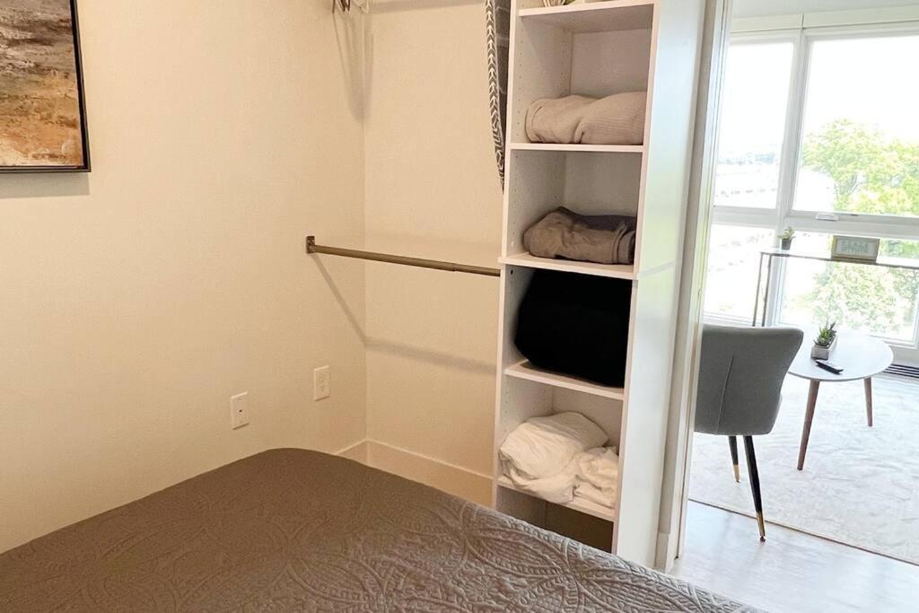 Studio Apartment, Queen Bed, Wifi, Kitchen, Washer & Dryer In Charlotte Dış mekan fotoğraf